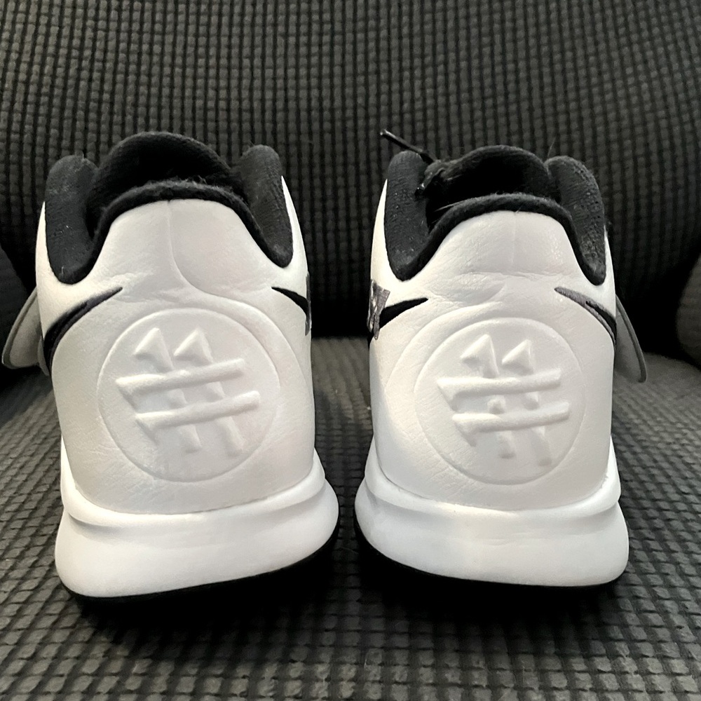 RARE Kyrie Irving Nike Flytrap 3 EP 'White Cool Grey' - Picture 4 of 7